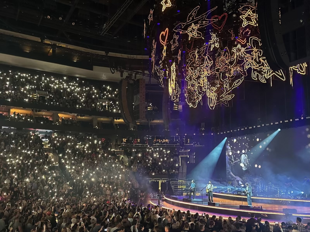 Mumford & Sons debut new song “Rubberband Man” at sold-out Philadelphia show