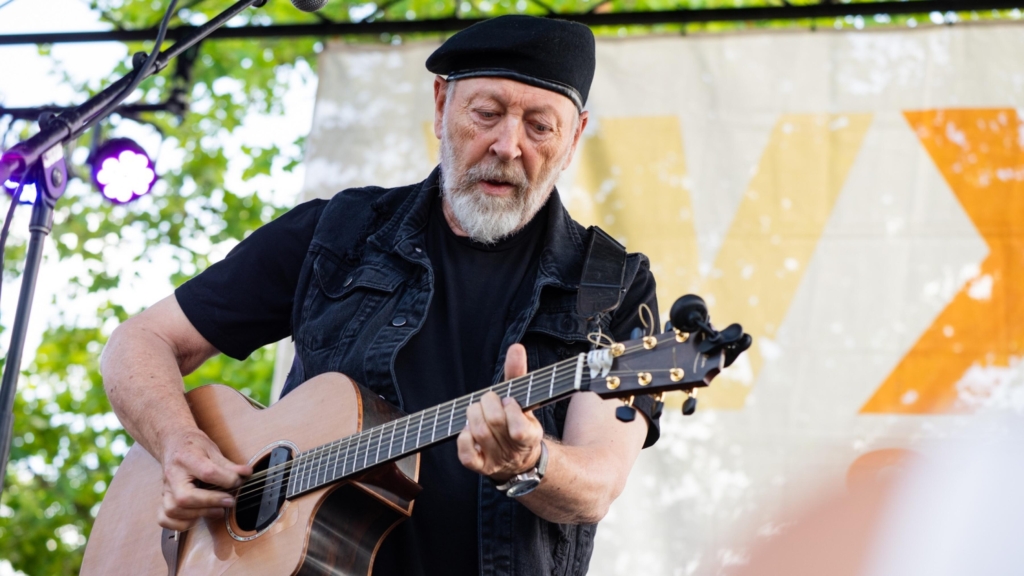 Tune in to a mini-concert with Richard Thompson