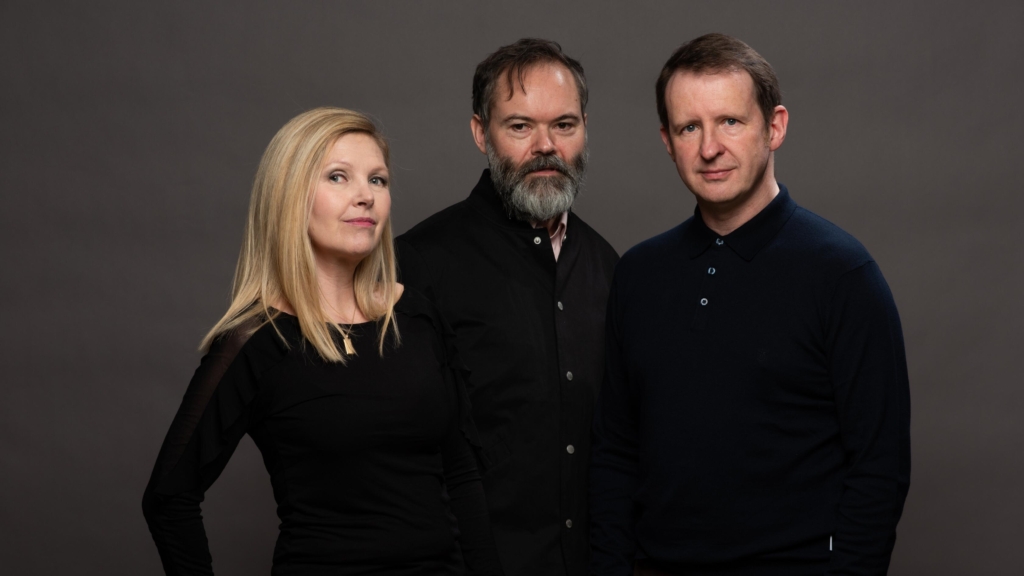 Saint Etienne go out with a big party on ‘International’