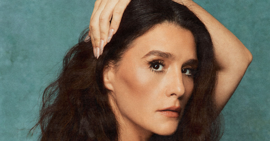 Jessie Ware dances toward something deeper on ‘Superbloom’