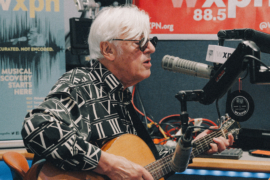 Robyn Hitchcock plays acoustic songs, chats with Mike Vasilikos live in studio